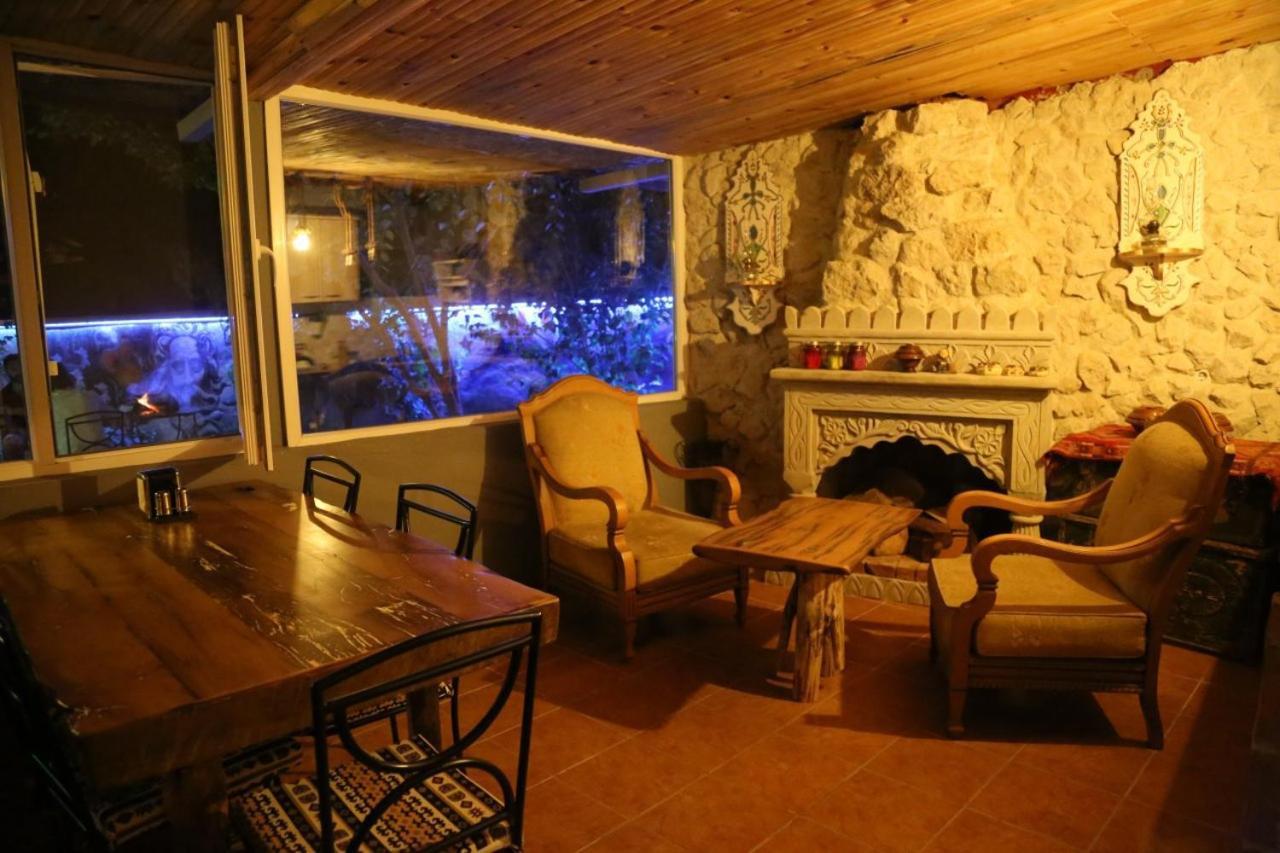 Hotel Philosophia Ючхисар Екстериор снимка